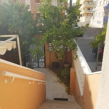 アパート Beachfront With A Private Garden On The Ground Floor *